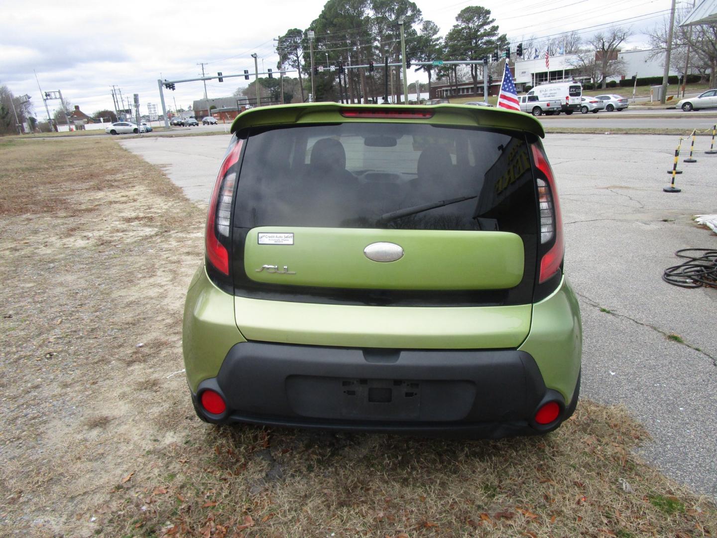 2014 Green Kia Soul (KNDJN2A25E7) , located at 2553 Airline Blvd, Portsmouth, VA, 23701, (757) 488-8331, 36.813889, -76.357597 - **VEHICLE TERMS*** Down Payment: $499 Weekly Payment: $100 APR: 23.9% Repayment Terms: 42 Months ***CALL ELIZABETH SMITH - DIRECTOR OF MARKETING @ 757-488-8331 TO SCHEDULE YOUR APPOINTMENT TODAY AND GET PRE-APPROVED RIGHT OVER THE PHONE*** - Photo#6